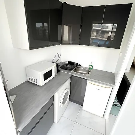 Apartamento 4 Couchages - A 12 Min De La A Pied - Wifi Inclus - Parking Et Linge En Option Antibes
